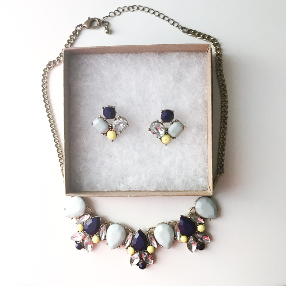 (FREE WHEN BUNDLED)Matching Earring + Necklace Set